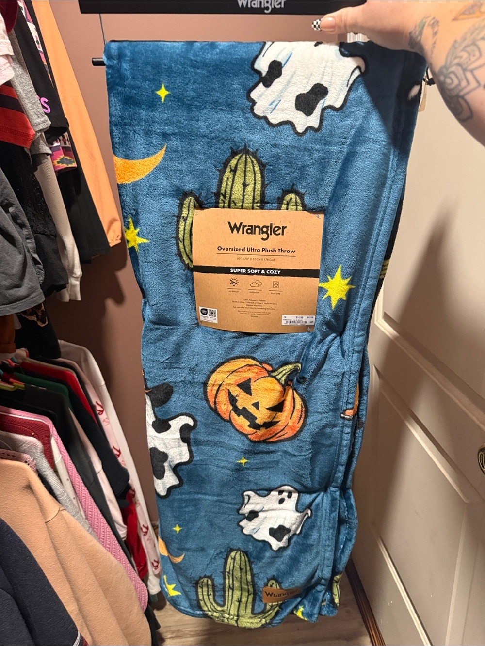 Wrangler Blue Halloween Pumpkin & Ghost Plush Throw